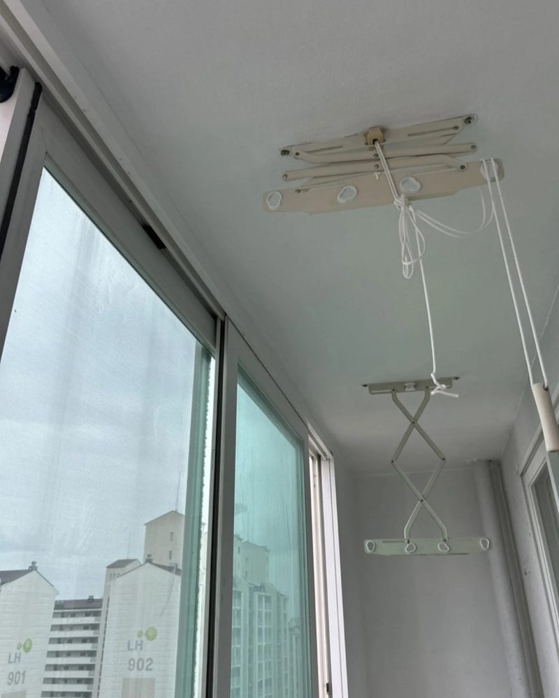 베란다 결로 보수 시공 현장을 보여주는 카드 사진